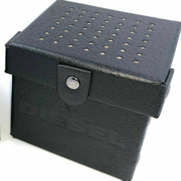 DIESEL SINGLE PRESENTATION SLOT GIFT WATCH BOX WITH CARE CARD - Picture 2 of 5